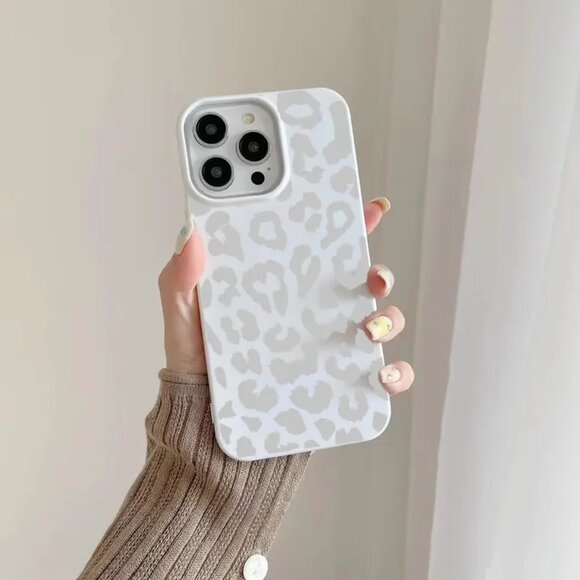 Apple Accessories - Apple iPhone 16 Pro/Max Minimalist White Leopard Matte phone case